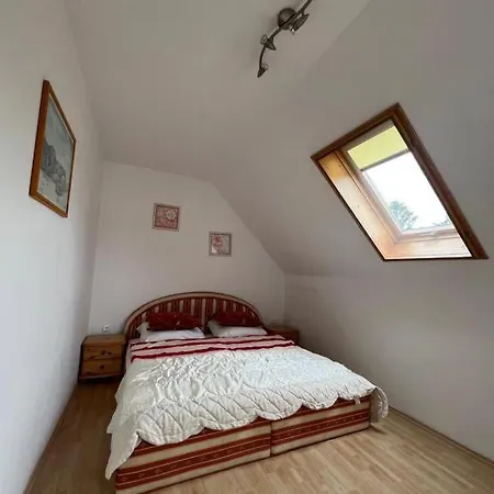 Apartment Balatonfenyves 度假居 *