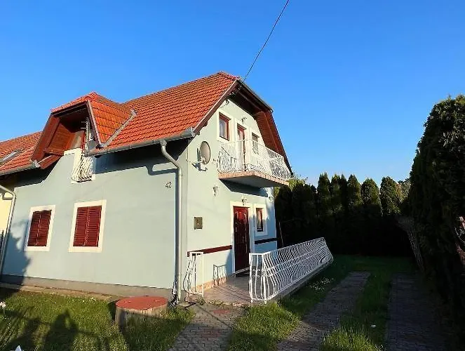 Apartment Balatonfenyves 別荘 バラトンフェニヴェシュ